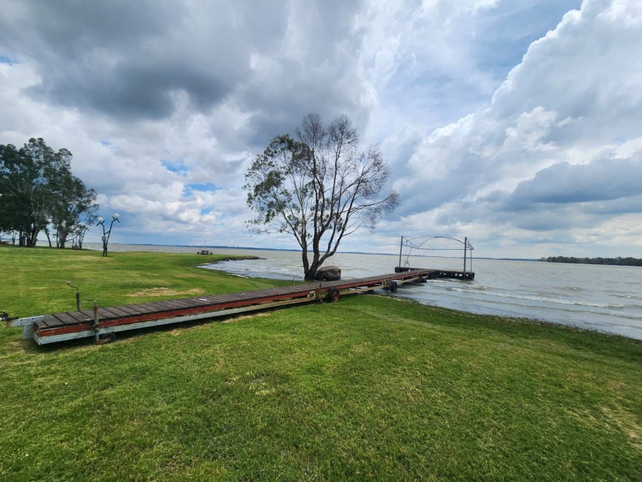 5 Bedroom Property for Sale in Oranjeville Free State